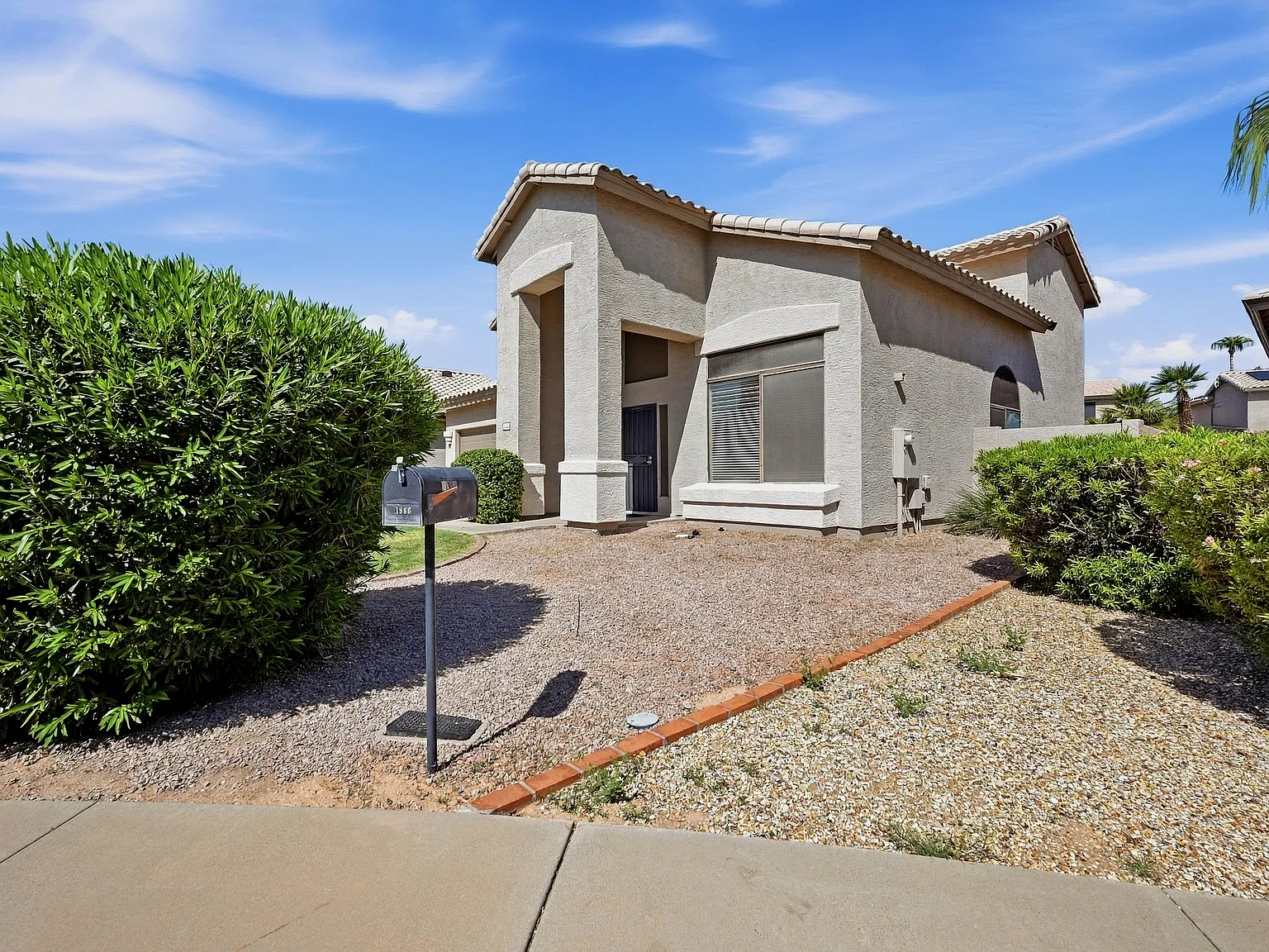 4 bed, 2.5 bath, 2380 sqft, $3,500 — Photo 4