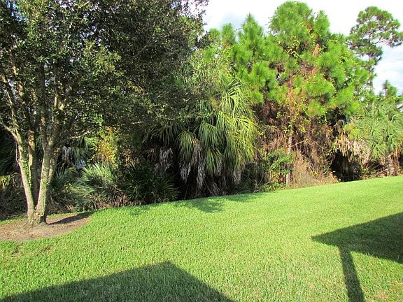 2nd image of 326 Breckenridge Cir SE
