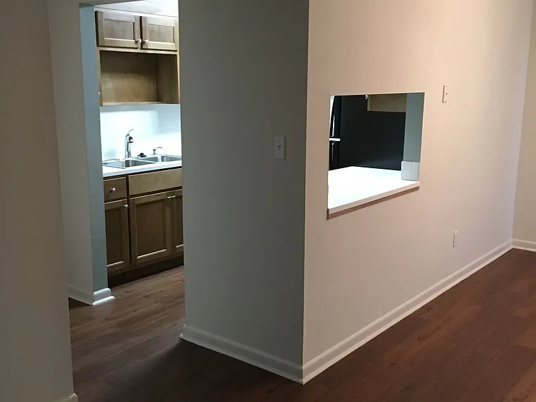 Chateau Orleans Apartments — Photo 26