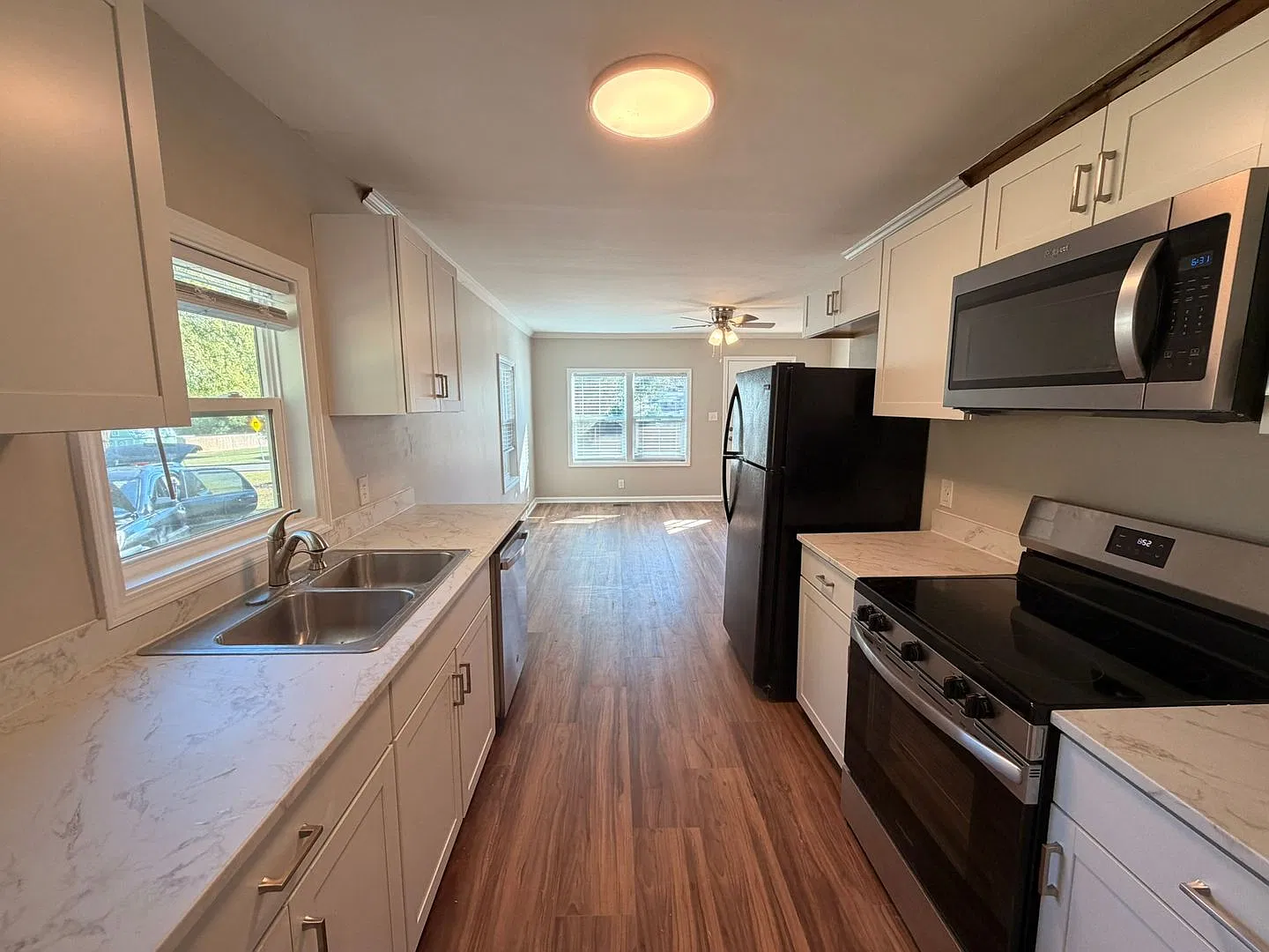 3-bedroom 1 bath House — Photo 3