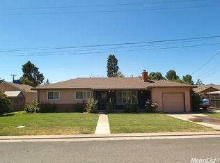 1529 Pioneer St, Escalon, CA 95320