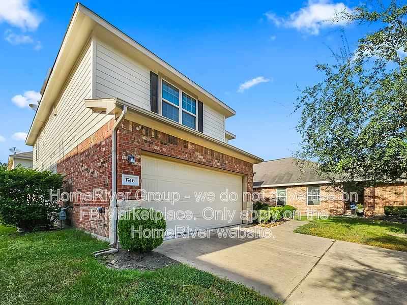 4 bed, 2.0 bath, 2260 sqft, $2,200 — Photo 2