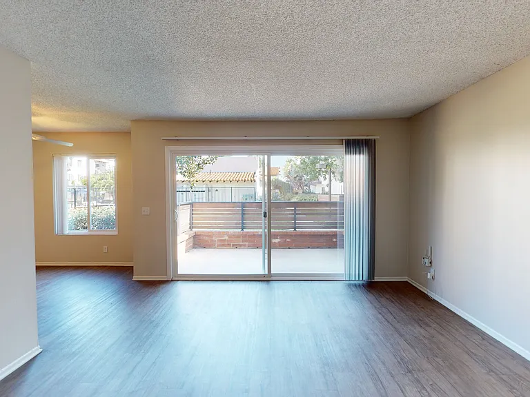 Huntington Vista — Photo 57