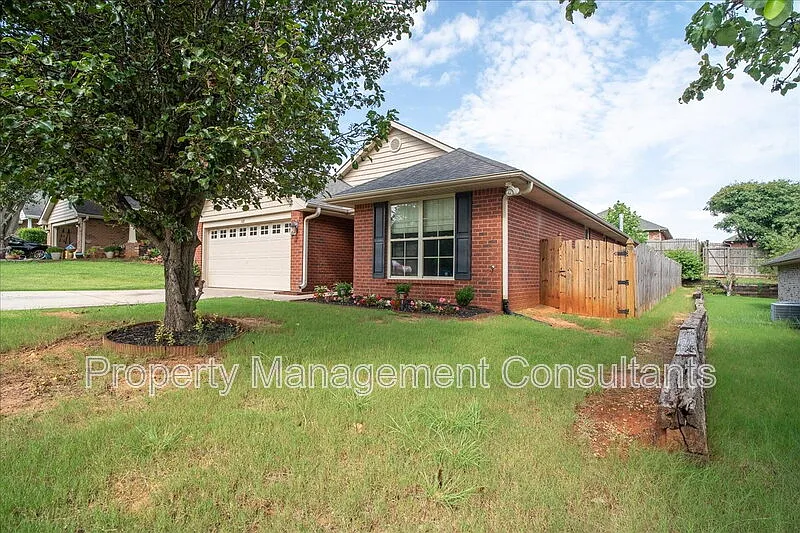 3 bed, 2.0 bath, 2007 sqft, $1,950 — Photo 3