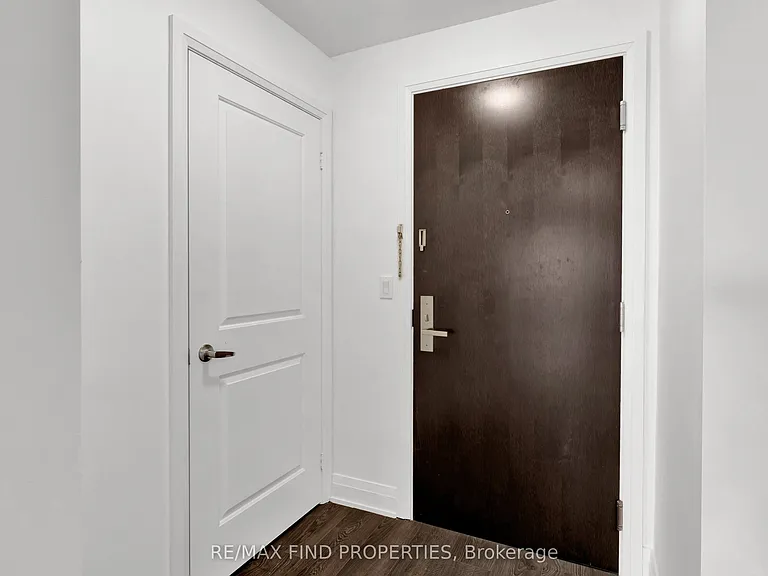 55 Speers Rd #1504 — Photo 2