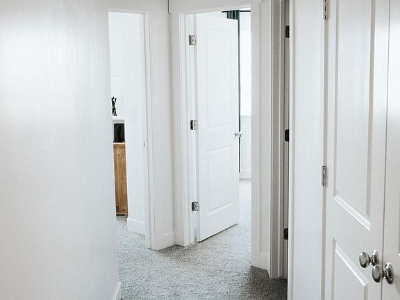 4th image of 987 Coral Charm Way