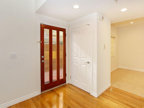 4th image of 2315 Mira Vista Ave Unit 101