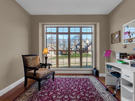 3rd image of 123 Walden Dr