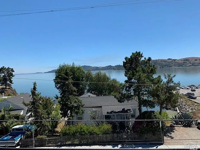 3 bed, 1812 sqft, $4,750 — Photo 4