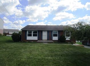 17 Cherokee Dr, Greensburg, PA 15601