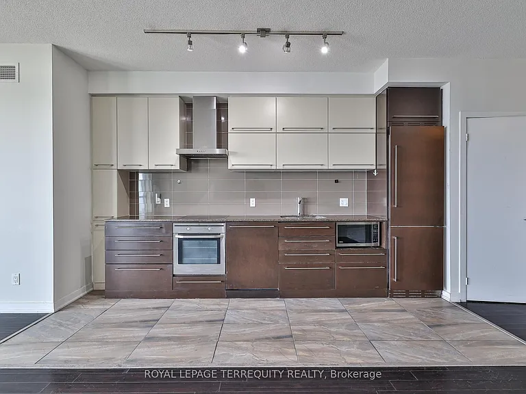 770 Bay St #2412 — Photo 13