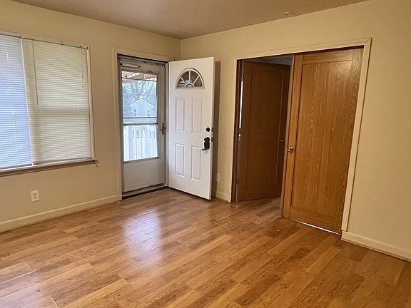 3rd image of 9447 Romaine Ave