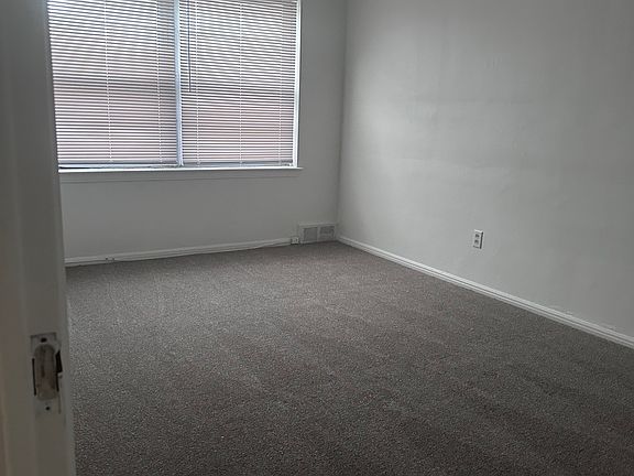 3rd image of 21201 Kingsville St APT 201
