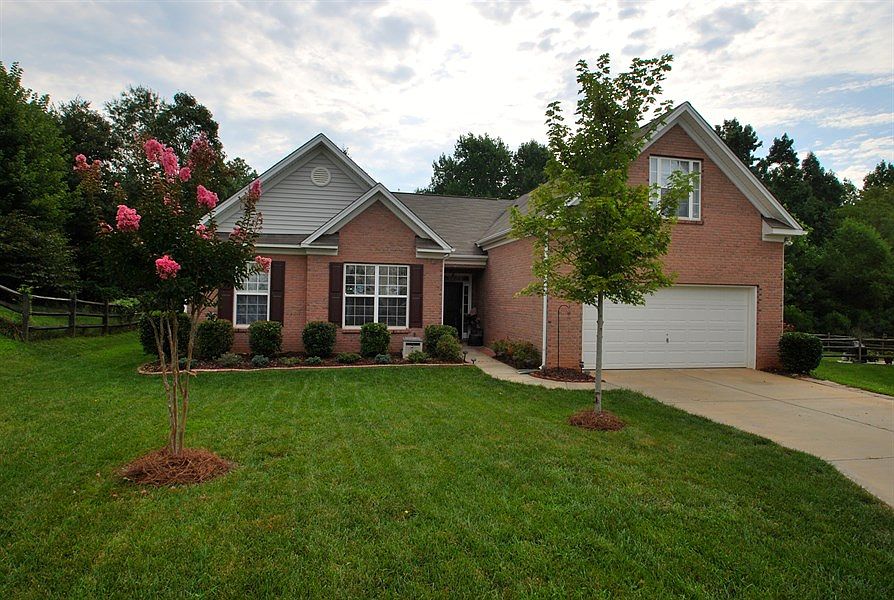 1st image of 3249 Queensland Ct