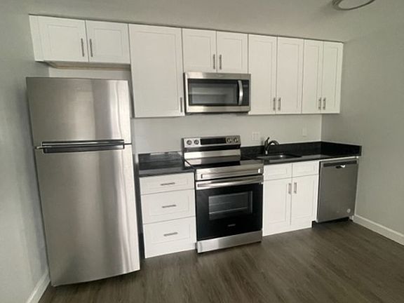 2nd image of 1126 Stratford Ave #C7