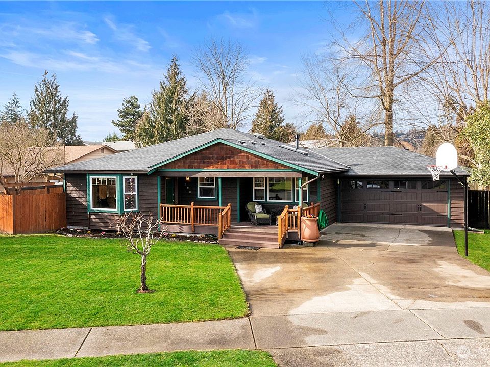 Welcome to this updated one level home tucked away on a quiet cul de sac~Brand new roof~Enjoy sunrises and sunsets from the front and back yards~East and west exposure provides great cross breeze to staty cool in the summer>