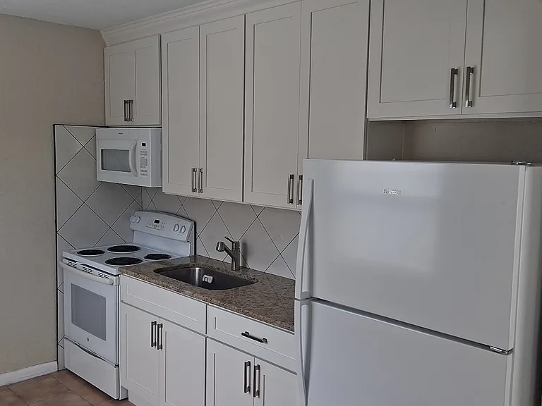 115 W Valencia St — Photo 3