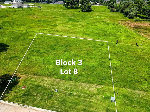 2nd image of 2412 Oak Hollow Ln