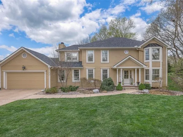 12502 Granada Ln, Leawood, KS 66209