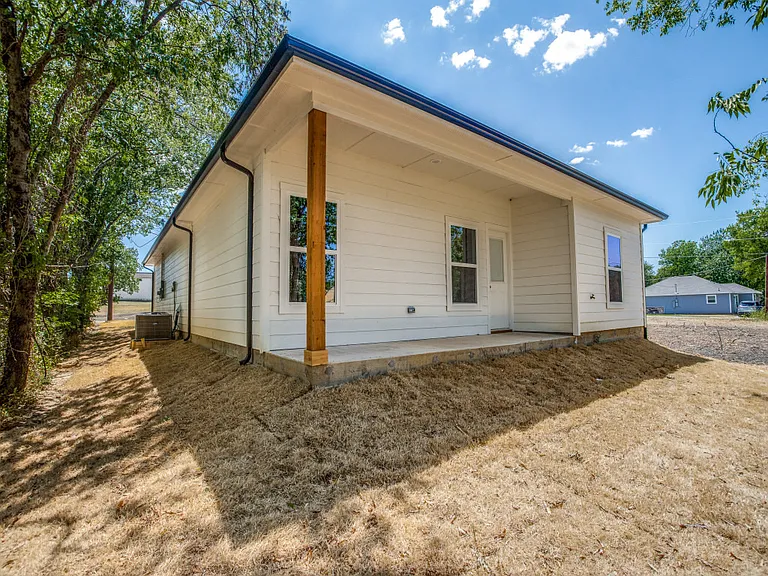 3306 Cedar St — Photo 11