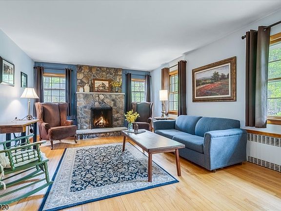 4th image of 187 Henry Pl