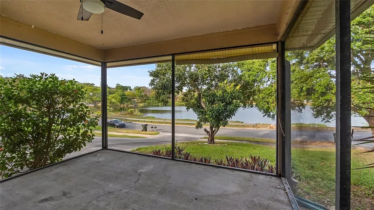 3 bed, 2.5 bath, 1881 sqft, $2,150 — Photo 3