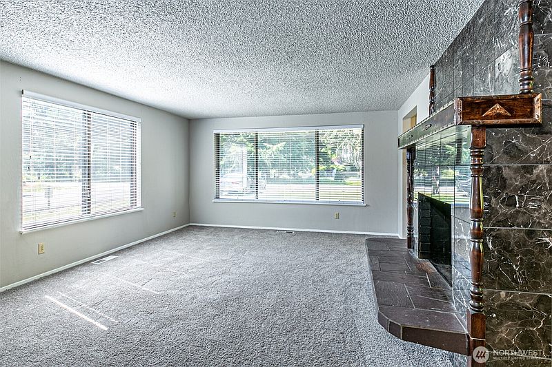 4th image of 2524 70th Avenue SW