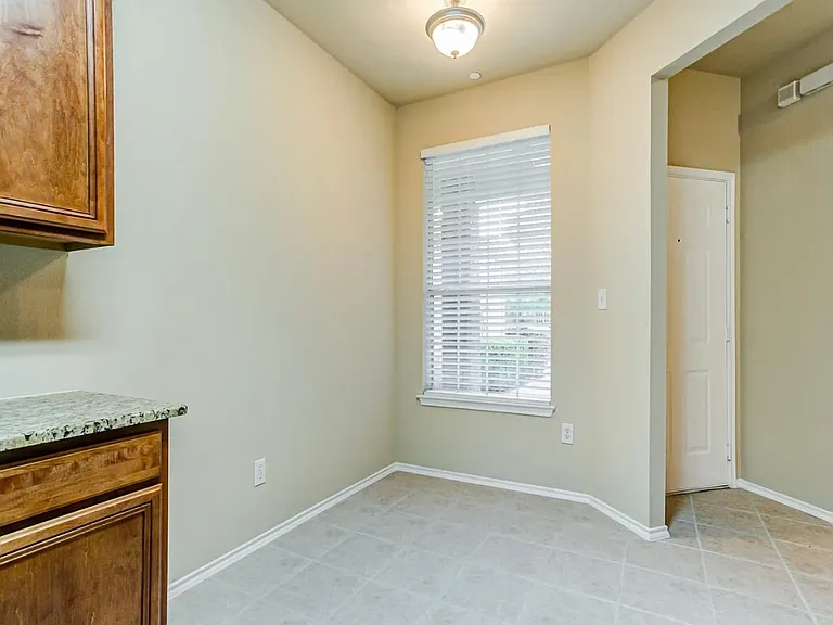 4528 Sycamore Dr — Photo 6