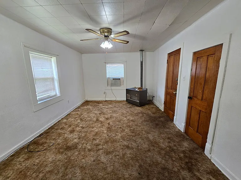 2221 Western Ave — Photo 6