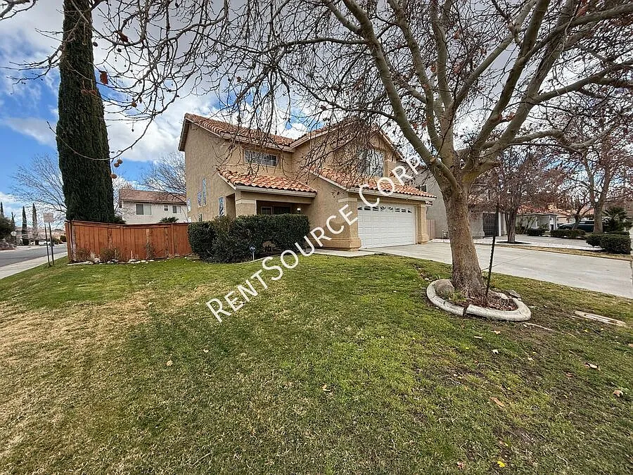 3 Bedrooms/2.5 Bathrooms Single Story Home for Rent in West Lancaster/Quartz Hill in Antelope Valley — Photo 2