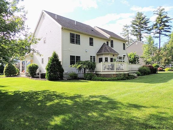 5th image of 27 Essex Ct