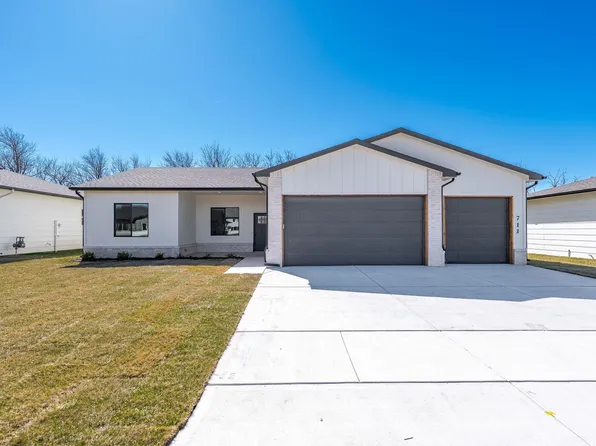 713 E Elmwood St, Valley Center, KS 67147