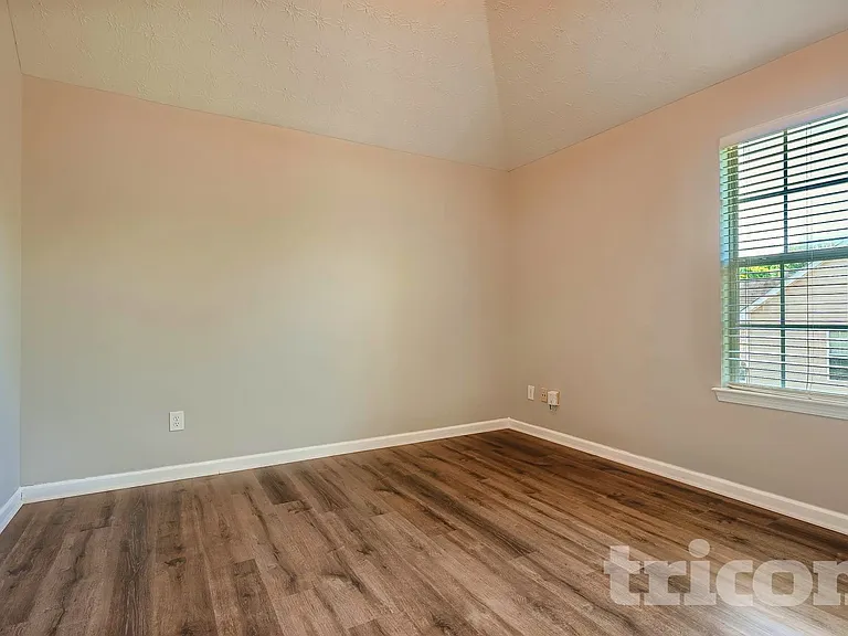 552 Howell Dr — Photo 11