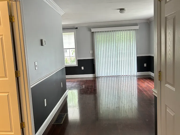 432 Howe St — Photo 8