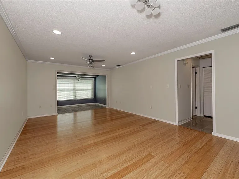 110 N Tremain St #202 — Photo 7