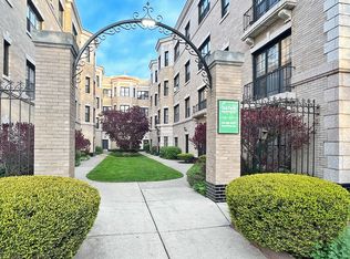 415-425 S. Taylor Ave., Oak Park, IL 60302
