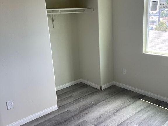 4th image of 3648 Marlborough Ave