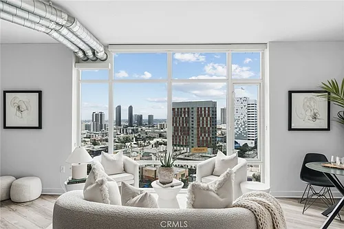 1080 Park Blvd Photo 1