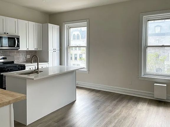 3rd image of 2037 Spring Garden St #3FF