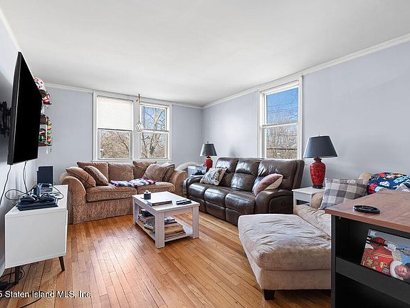 4th image of 162 Bard Ave #1B