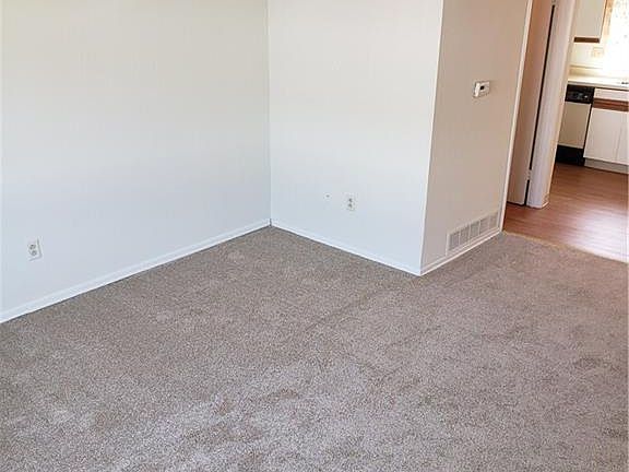 5th image of 147 Woodlands