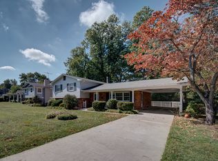 705 Main Dr, Herndon, VA 20170