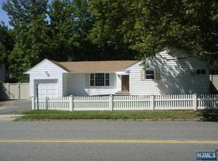 305 Forest Ave, Paramus, NJ 07652