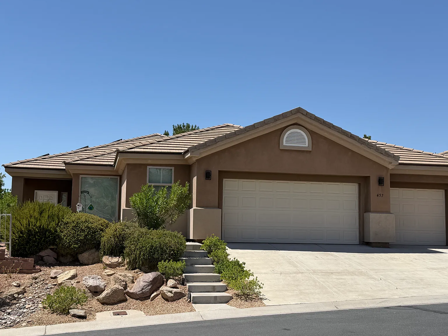 3 bed, 1992 sqft, $2,250 — Photo 1