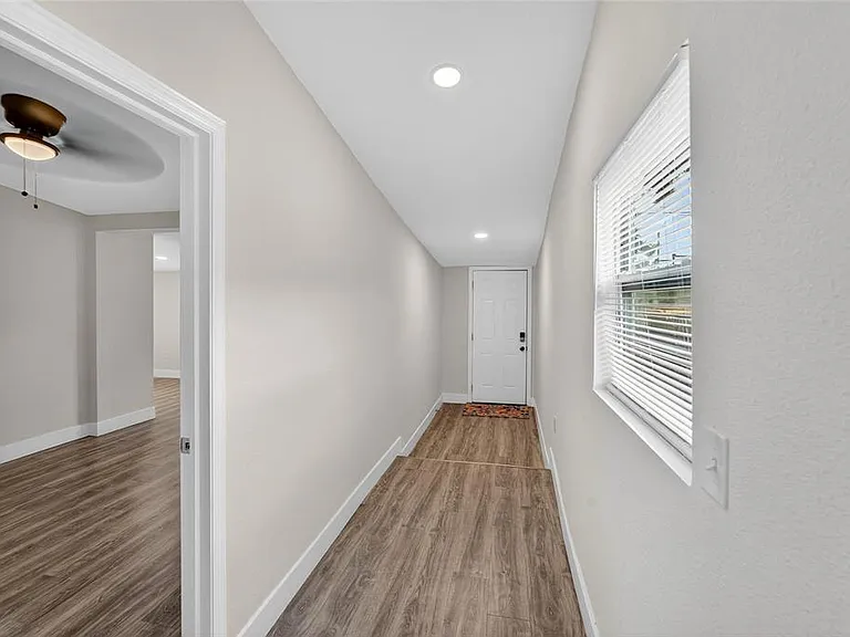 2525 W Beach St — Photo 19