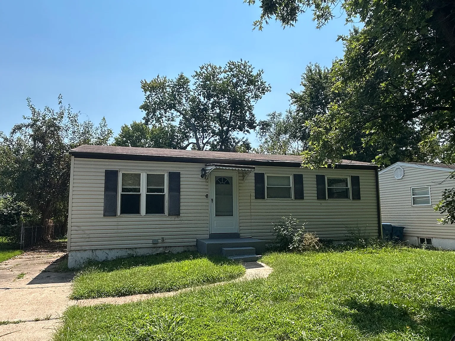 3 bed, 864 sqft, $1,295 — Photo 1