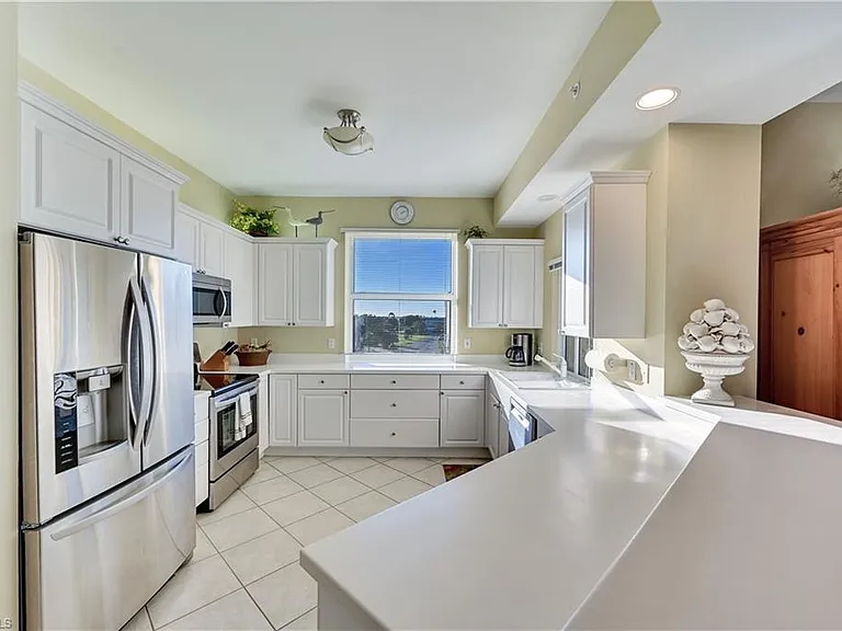 400 Flagship Dr #403 — Photo 5