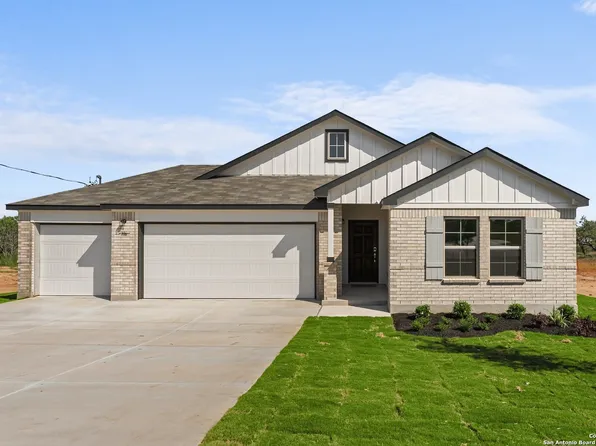 116 Reno Trail, Floresville, TX 78114
