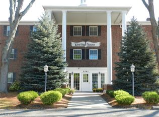 2885 Pease Dr APT 106, Rocky River, OH