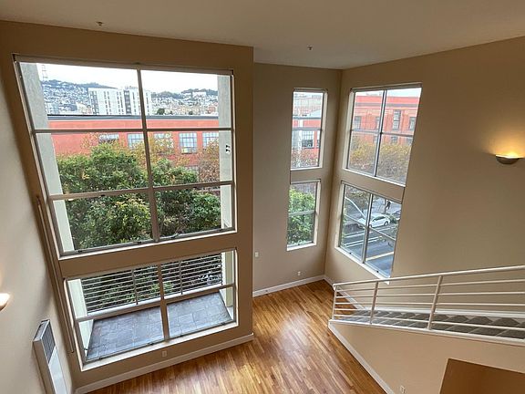 STUNNING VIEW FROM ABOVE EQUIPPED WITH ROLLER SHADES